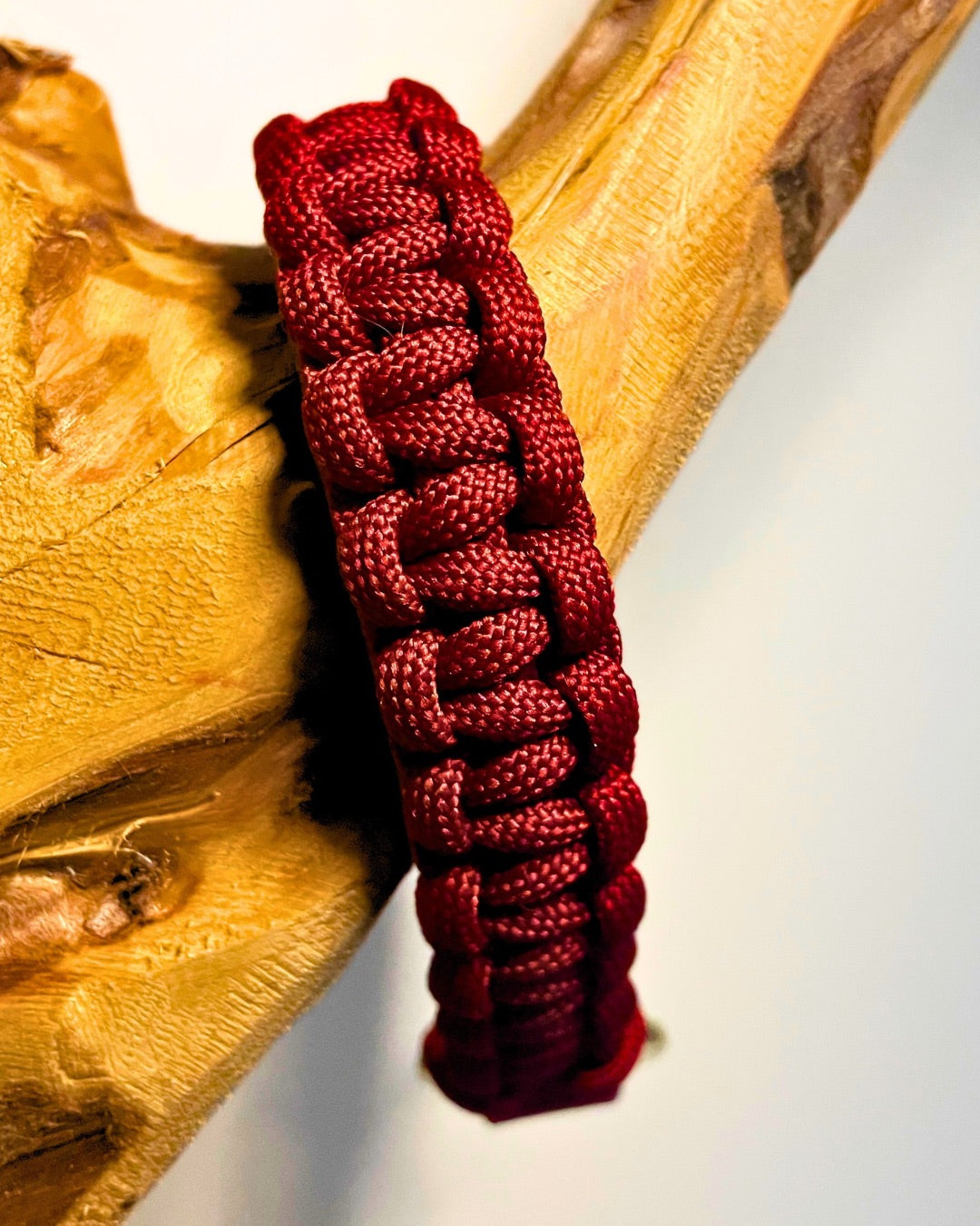 Handgefertigtes Classy Chick Hundehalsband aus robustem Paracord mit Biothane-Adapter und goldfarbener Schnalle, individuell wählbar in Wunschfarbe