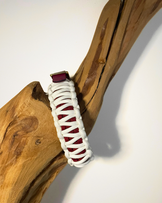Handgefertigtes Classy Chick Hundehalsband aus robustem Paracord mit Biothane-Adapter und goldfarbener Schnalle, individuell wählbar in Wunschfarbe